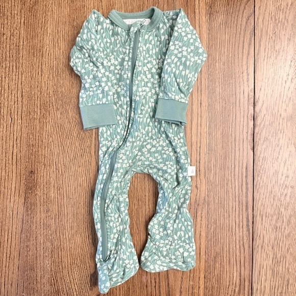 Mothers Promise Other - Mother's Promise Sz 3-6 Mo Cozy Green Clover Kids Footie SUPER CUTE! AK